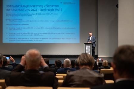 Župan na predstavitvi financiranja MGTŠ v šport 2